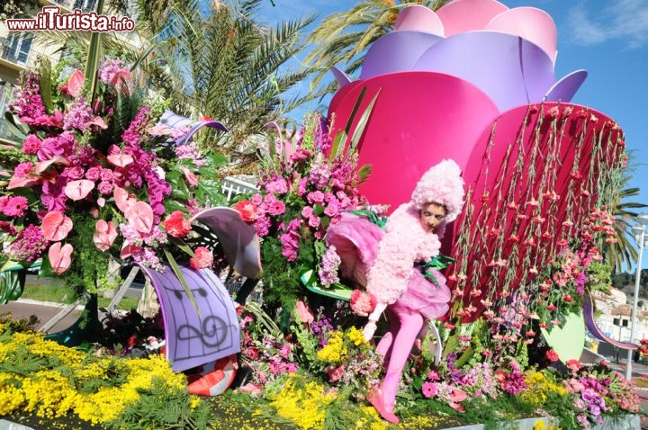 Carro floreale durante una delle parate del Carnevale di Nizza