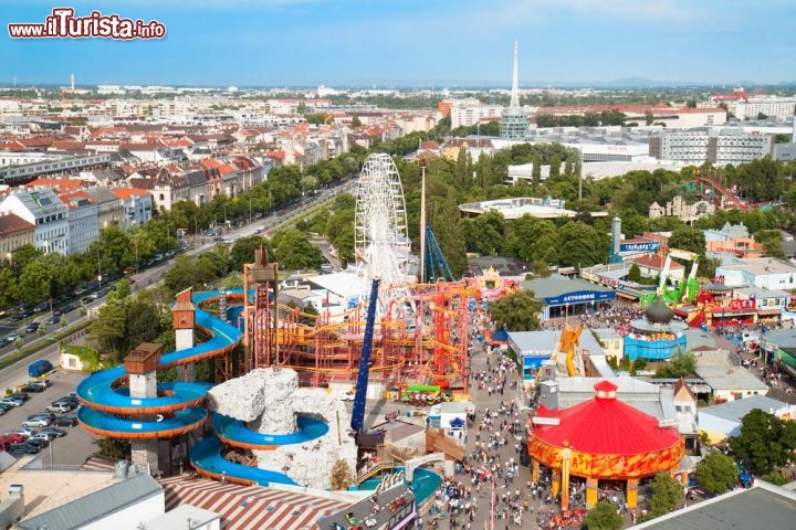 Immagine Panorama di Vienna, fotografata dalla cima del Wiener Riesenrad, la ruota panoramica al parco Prater - © Aleksandar Todorovic / Shutterstock.com