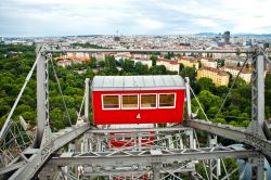 In cima alla ruota panoramica del Prater di Vienna ...