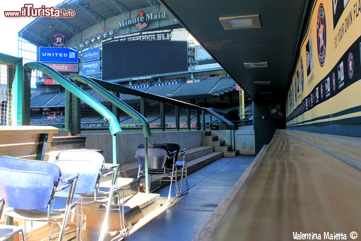 Immagine L'emozione di sedersi sulla panchina giocatori del  Minute Maid Park, lo stadio del Baseball degli Houston Astros - © Valentina Maietta / www.guendastravels.com