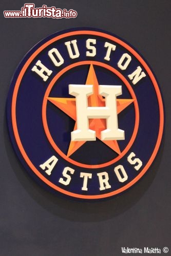 Immagine Lo stemma della squadra degli Astros, ovviamente siamo ad Houston, mello stadio del baseball chiamato  Minute Maid Park - © Valentina Maietta / www.guendastravels.com