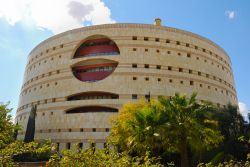 Torre di Triana un edificio moderno con funzioni ...