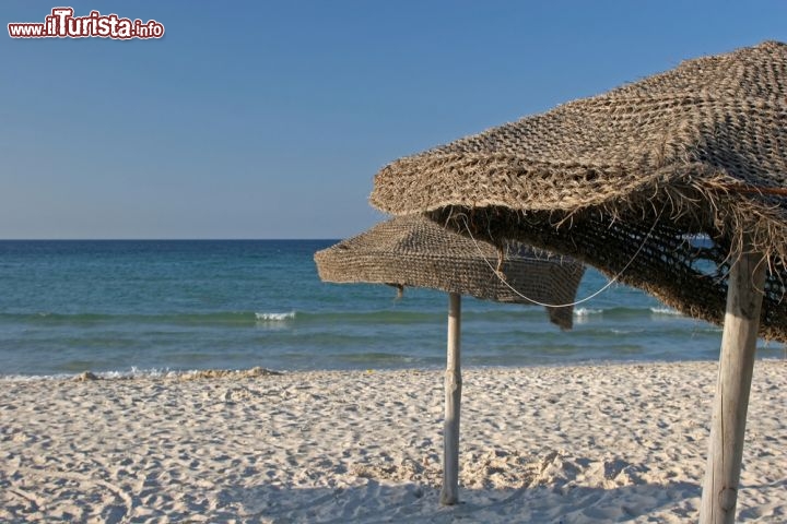 Immagine Skanes, una delle spiagge bianche più famose della Tunisia, si trova a Monastir - © Tomasz Szymanskikwelldodo / Shutterstock.com