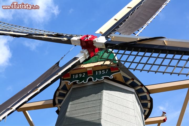 Immagine Particolare di un Mulino a vento, nei pressi del Parco Keukenhof a Lisse (Olanda) - © Maria Meester / Shutterstock.com