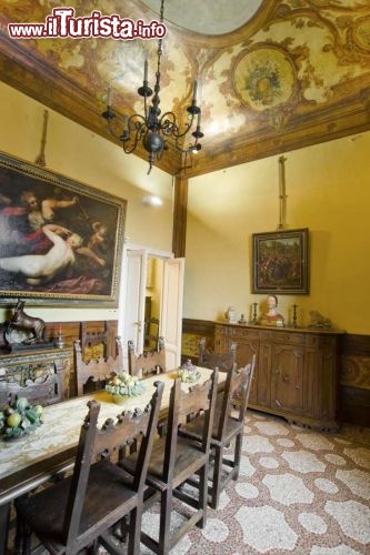Immagine L'elegante sala da pranzo di Casa Rodolfo Siviero a Firenze