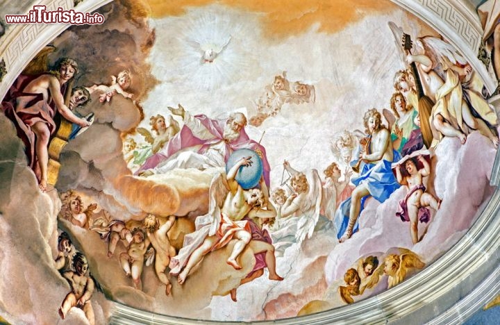 Immagine Affresco sull' abside dell'Abbazia di Santa Giustina a Padova - © Renata Sedmakova / Shutterstock.com