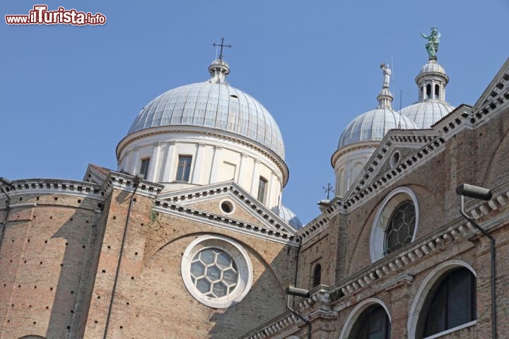 Immagine Cupola della chiesa di Santa Giustina a Padova - © Ana del Castillo / Shutterstock.com