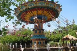 Una Giostra all'interno del parco divertimenti di Isla Magica a Siviglia - © www.islamagica.es