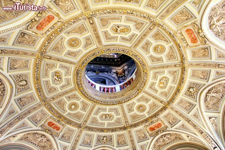 Immagine La grande Cupola dell'atrio del Kunsthistorisches Museum a Vienna - © Paolo Gianti / Shutterstock.com