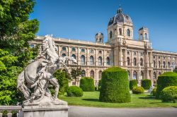 La monumentale facciata del Kunsthistorisches Museum, il Museo della storia dell'arte di Vienna - © canadastock / Shutterstock.com