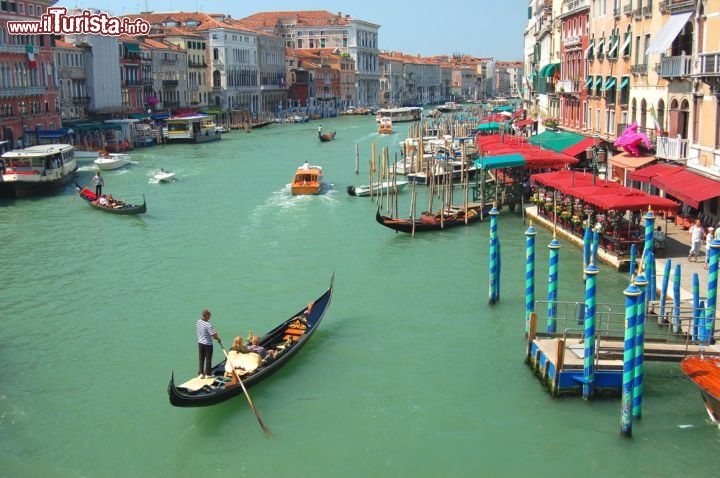 Immagine La grande "strada" di Venezia: il trafficato Canal Grande - © Darios / Shutterstock.com