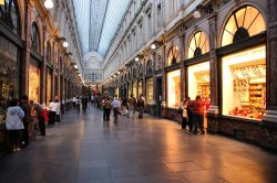 Le Gallerie Reali di Saint Hubert sono il luogo più legante per lo shopping a Bruxelles. Ci troviamo all'interno del quartiere Ilot Sacre, appena ad est della Grand Place - © ...