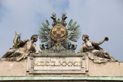 Dettaglio di particolare architettonico del palazzo dell'Albertina, che si trova vicino ad Hofburg nel centro di VIenna - © Alexander Donchev / Shutterstock.com