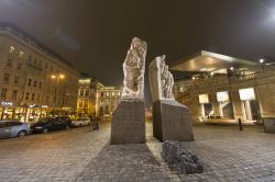 Albertinaplatz, siamo nel  centro di Vienna. Sulla destra notate il complesso del Museo Albertina di VIenna - © Goran Bogicevic / Shutterstock.com 