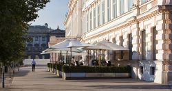 Il bar del Museo Albertina, con open space a ...