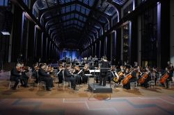 Spettacolo di musica alla Cité du Cinéma, Parigi - Sfilate di moda, concerti musicali, conventions e cerimonie sono solo alcuni dei tanti eventi di prestigio ospitati nella struttura ...