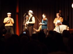 Un concerto di musica ebraica (klezmer) nel quartiere ...