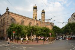 La Grande Sinagoga domina il panorama del quartiere ebraico di Budapest - © pavel dudek / Shutterstock.com 