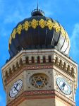 Particolare di uno dei due minareti bulbiformi della Grande Sinagoga di Budapest, nel cuore del quartiere ebraico - © Monica Mereu