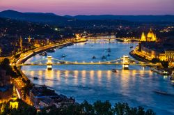 Il Fiume Danubio a Budapest: i due quartieri ...