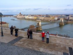 Il panorama di Budapest con il ponte delle Catene ...