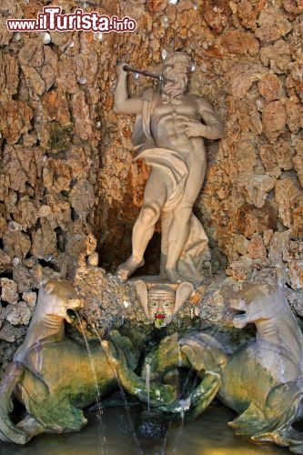 Immagine La fontana di Nettuno a Salisburgo: la possiamo ammirare nel castello di Schloss Hellbrunn  - © SASIMOTO / Shutterstock.com