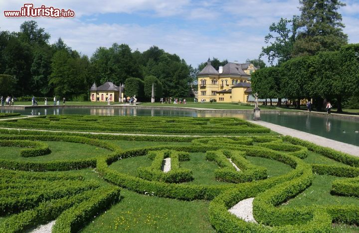Immagine Il grande giardino del Castello di Hellbrunn a Salisburgo  - © Walid Nohra / Shutterstock.com
