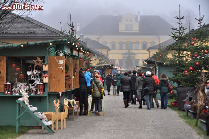 Immagine Uno dei più belli Mercatini di Natale a Salisburgo si svolge al Castello di Hellbrunn