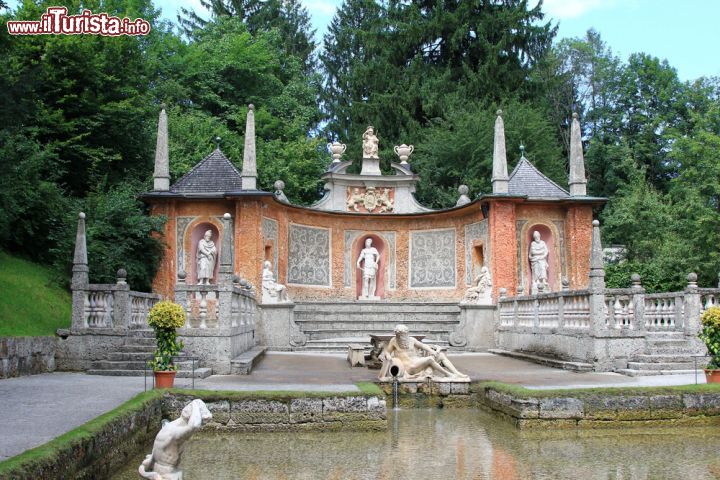 Immagine Schloss Hellbrunn, il famoso parco acquatico del rinascimento a Salisburgo  - © ASASIMOTO / Shutterstock.com