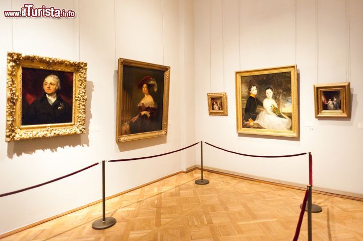 Immagine Capolavori in Mostra al muso di San Pietroburgo. Siamo nel Palazzo d'Inverno il cuore storico dell'Ermitage  - © Anton_Ivanov / Shutterstock.com
