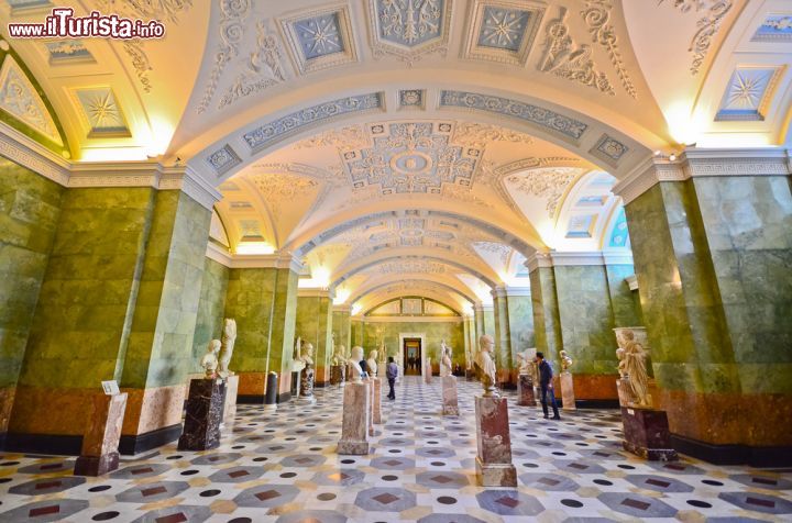 Immagine Galleria del museo Hermitage a San Pietroburgo in Russia - © cesc_assawin / Shutterstock.com