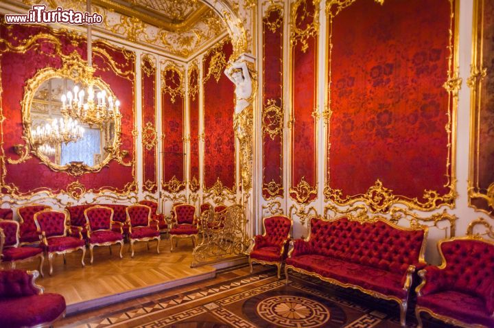 Immagine Una lussuosa stanza dentro al Palazzo dell'Ermitage a San Pietroburgo (Russia) - © Anton_Ivanov / Shutterstock.com