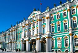 L'ingresso del museo Hermitage a San Pietroburgo - © Art Konovalov / Shutterstock.com