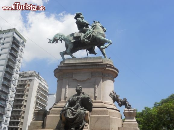 Immagine L'eroe dei due mondi: Giuseppe Garibaldi domina Plaza Italia!!!