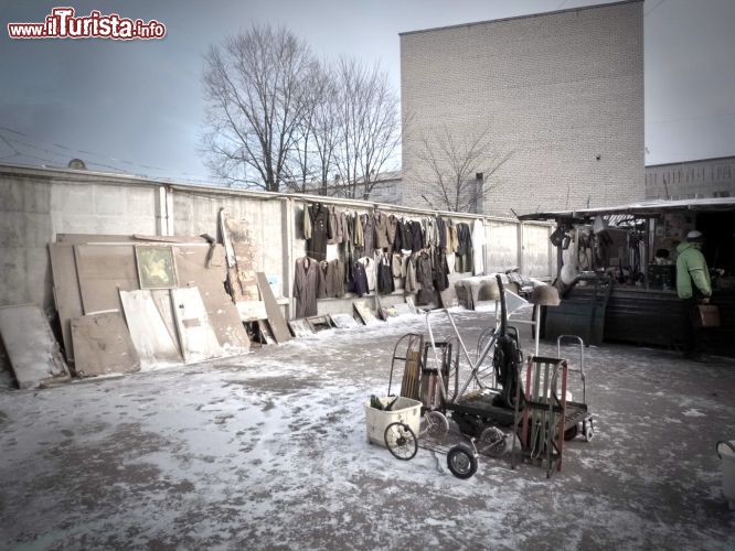 Immagine Dettagli del Black Market di Riga, siamo nel quartiere Sovietico - © Monica Mereu