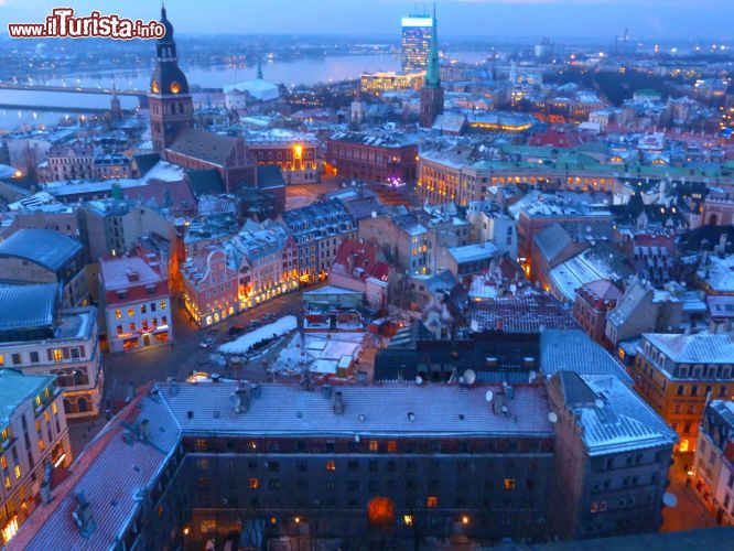 Immagine Panorama dall'alto della città di Riga, capitale della Lettonia - © Monica Mereu