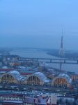 Veduta notturna,dall'alto, del mercato centrale di Riga (Lettonia) - © Monica Mereu