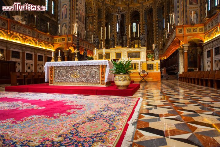Immagine Interno della  Basilica di Sant'Antonio da Padova - © bepsy / Shutterstock.com