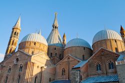 Le inconfondibili  cupole della Basilica ...