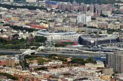 Vista aerea del quartiere che compone il Grand Concourse, in cui troneggia lo Yankee Stadium, uno dei simboli del Bronx e di New York City - © ChameleonsEye / Shutterstock.com 