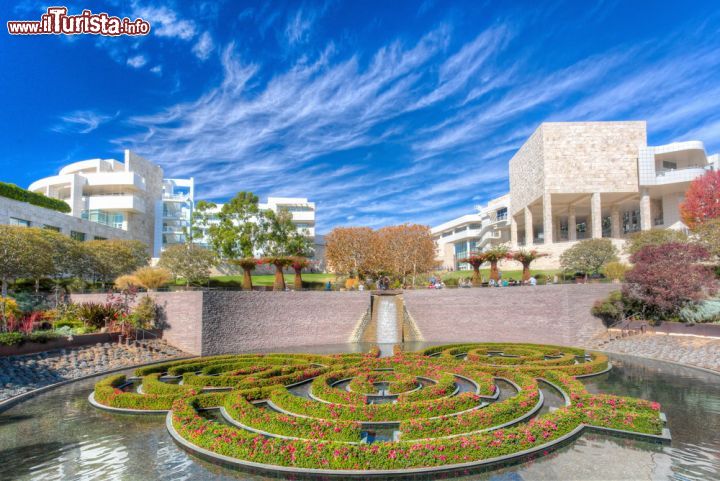 Immagine Il Central garden, la magistrale creazione di Robert Irwin. Una visita al Getty Center di Los Angeles non può prescindere in una full-immersion nei suoi splendidi gardens  - © Ken Wolter / Shutterstock.com
