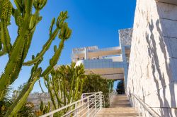 Architetture moderne e giardino al Getty Center di Los Angeles (California) - © f11photo / Shutterstock.com 