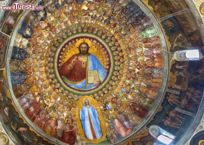 Immagine Affresco della cupola del Battistero di Padova, l'edifico si trova a fianco del Duomo, dedicato a Santa Maria Assunta  - © Renata Sedmakova / Shutterstock.com