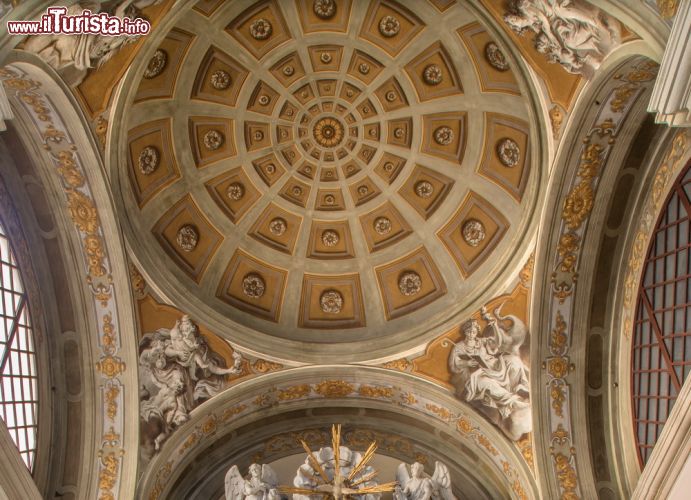 Immagine Dettaglio della volta della cappella dedicata a San Gregorio Barbarigo: si trova all'interno del Duomo di Padova - © Renata Sedmakova / Shutterstock.com