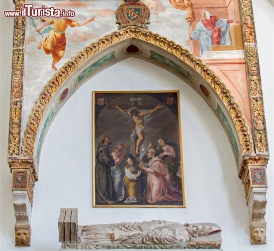 Immagine Particolare di una cappella laterale dentro alla Cattedrale i Santa Maria Assunta - © Renata Sedmakova / Shutterstock.com