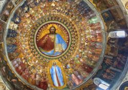 Affresco della cupola del Battistero di Padova, l'edifico si trova a fianco del Duomo, dedicato a Santa Maria Assunta  - © Renata Sedmakova / Shutterstock.com 