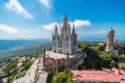 Il Tempio Expiatorio del Sagrado Corazón, ovvero la chiesa del Sacro Cuore di Gesu al Tibidabo di Barcellona - © Nanisimova / Shutterstock.com 