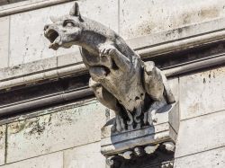 Dettaglio di un Gargoyle alla Basilica Sacrè-Coeur a Parigi - © Kiev.Victor / Shutterstock.com