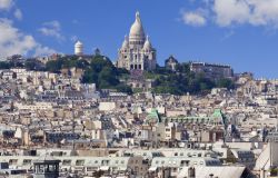 La collina di Montmartre e la grande Basilica ...