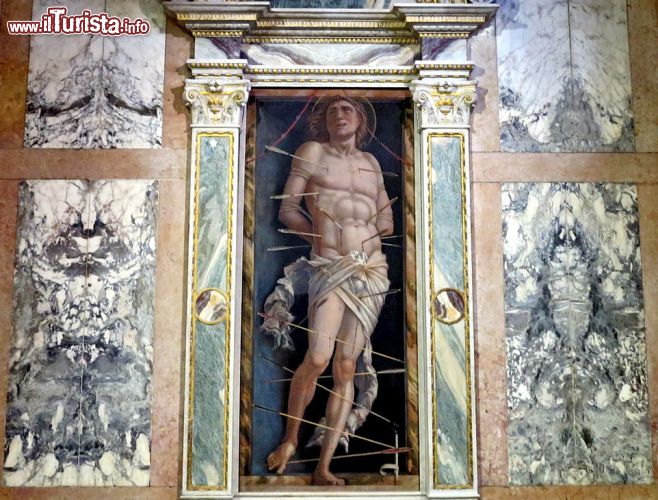 Immagine il famoso San Sebastiano di Andrea Mantegna, esposto alla Galleria Franchetti di Venezia